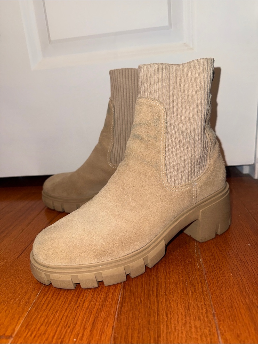 Steve Madden Hutch Sand Suede Lug sole Chelsea boot 6.5